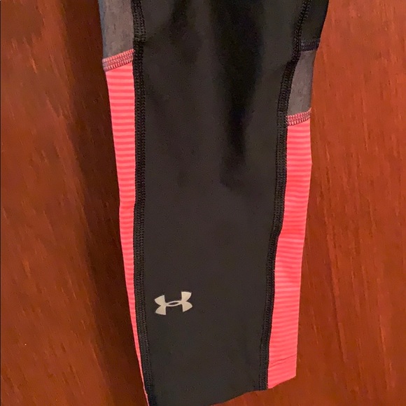 Under armour compression capris - Picture 3 of 5